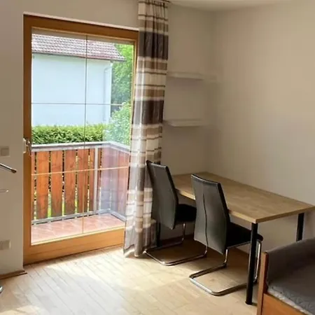 Grosses Haus Bei Muenchen Mit 4 Schlafzimmern Fuer Bis Zu 10 Personen Vakantiehuis *