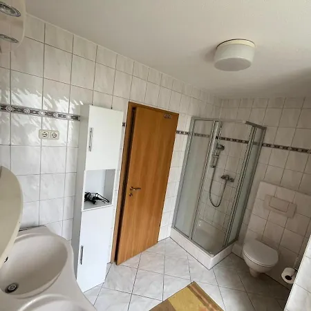 Grosses Haus Bei Muenchen Mit 4 Schlafzimmern Fuer Bis Zu 10 Personen * 高庭