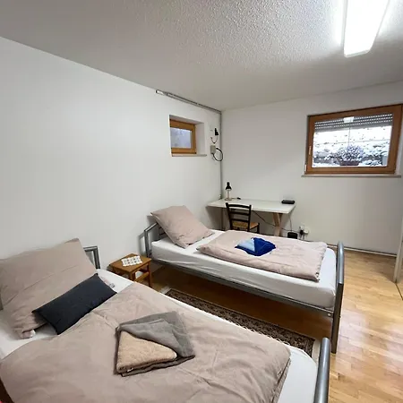 Grosses Haus Bei Muenchen Mit 4 Schlafzimmern Fuer Bis Zu 10 Personen 度假居