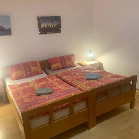 Grosses Haus Bei Muenchen Mit 4 Schlafzimmern Fuer Bis Zu 10 Personen * 高庭